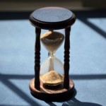 「時を分かたず（ときをわかたず）」の誤用に注意　～「すぐに」という意味ではない